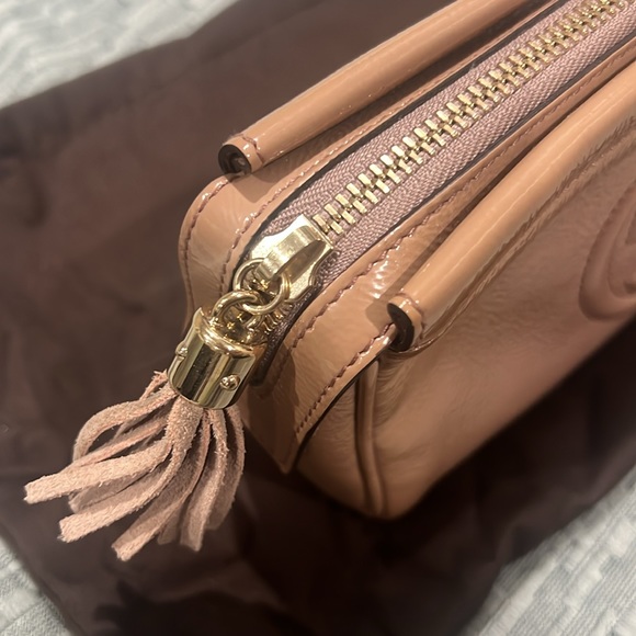 AUTHENTIC GUCCI Soft Patent Soho Cosmetic Case Dark Cipria - Picture 4 of 10